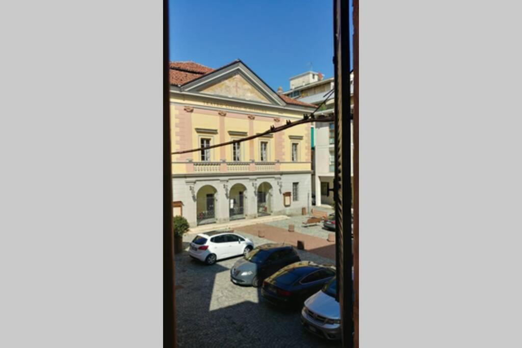 Dolce Eporedia Intero Alloggio Nel Centro Storico Ivrea Exterior photo